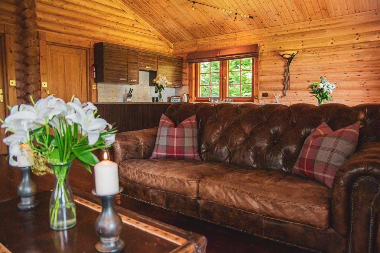 Tomatin - Luxury Two Bedroom Log Cabin With Hot Tub Berwick Upon Tweed Exterior photo